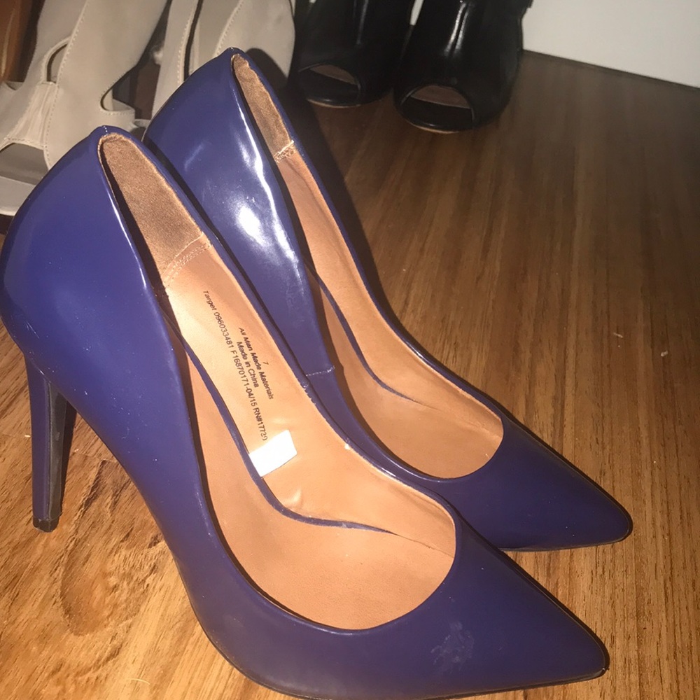 Woman’s Heels - Picture 2 of 2